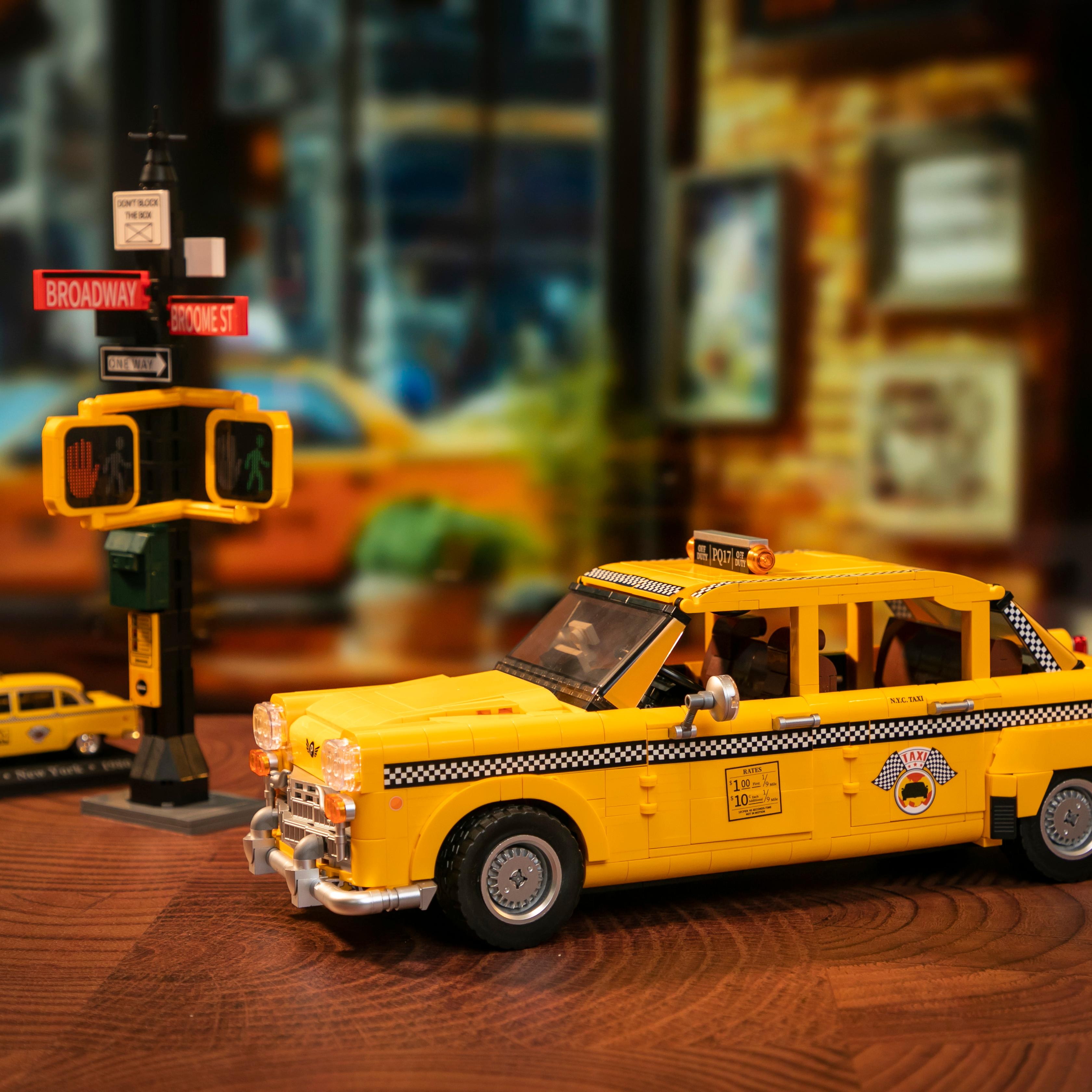 Pantasy New York Yellow Cab 85017 - Image 4 of 9 | TheBrickTube