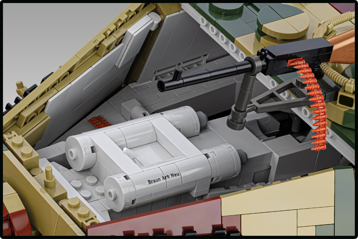 Tiger II Königstiger 1:12 Scale Tank Building Set - Image 4 of 6 | TheBrickTube