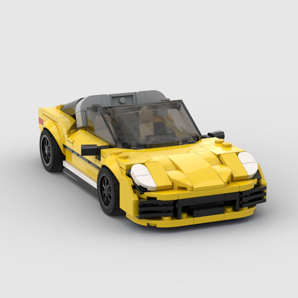 Porsche 911 Targa|Yellow brick model - detail close-up - TheBrickTube