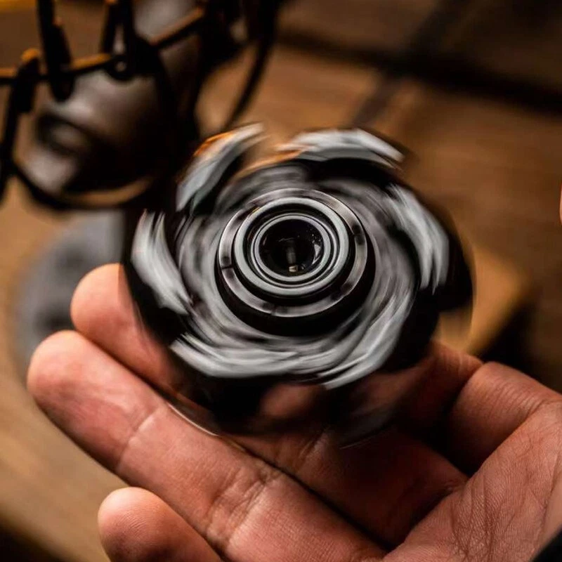 GoBiggeR Fidget Spread (Pillbug Youth) | Building Blocks Set - Image 4 of 5 | TheBrickTube