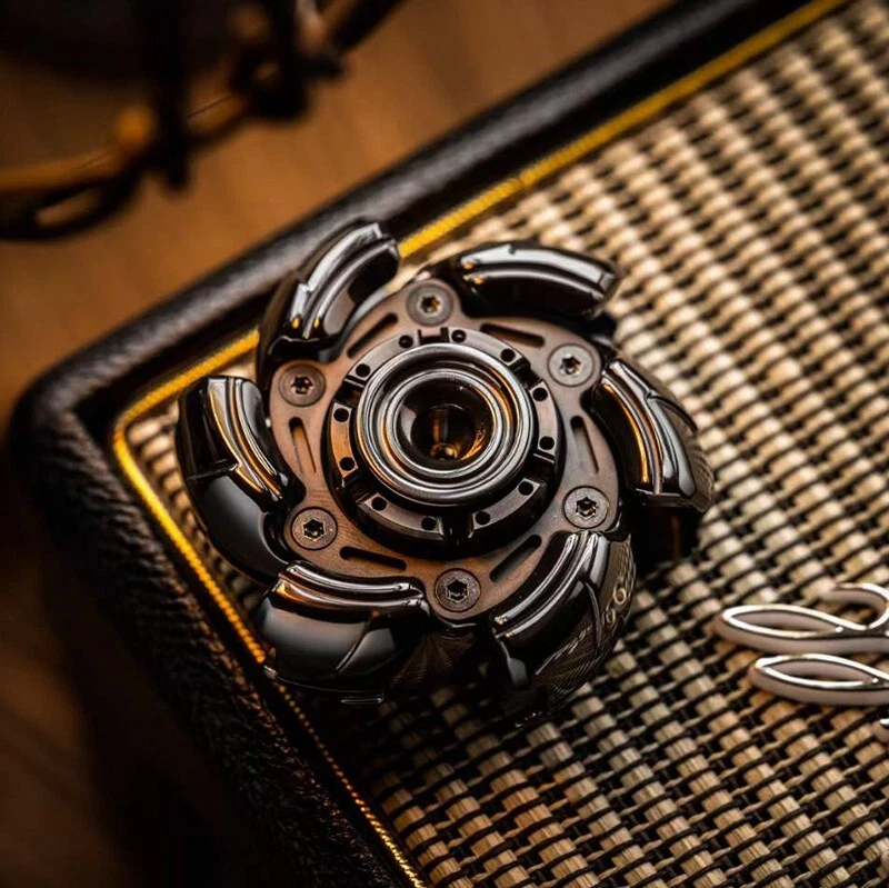 GoBiggeR Fidget Spread (Pillbug Youth) | Building Blocks Set - Image 5 of 5 | TheBrickTube