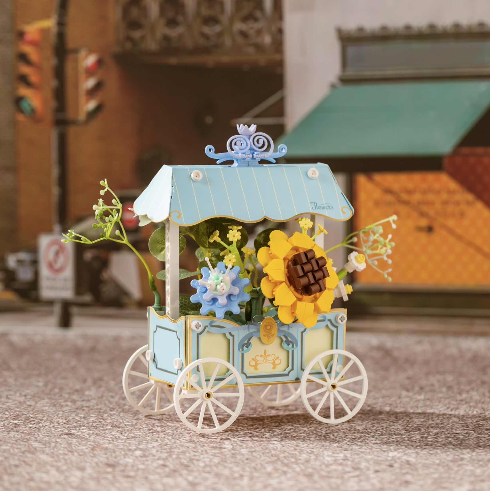 Pantasy Sunflower Cart 15026 - Image 2 of 4 | TheBrickTube