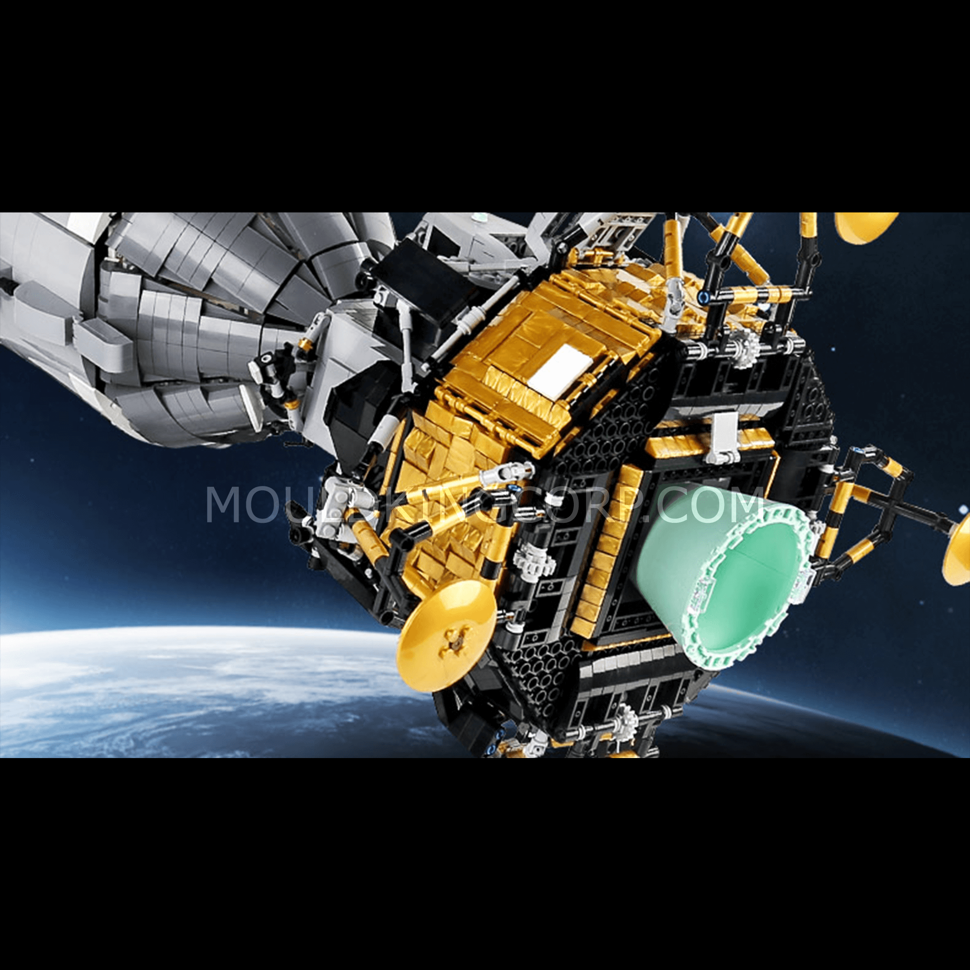 21006 Apollo 11 Spacecraft Brick Building Set | 7,106 PCS - Image 3 of 6 | TheBrickTube